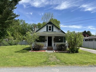 8 Stark Dr, Matamoras, PA 18336