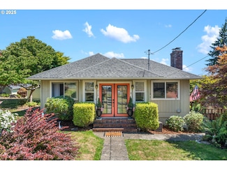 719 Peters St, Raymond, WA 98577