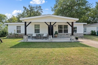 121 Austin St, Mc Gregor, TX 76657