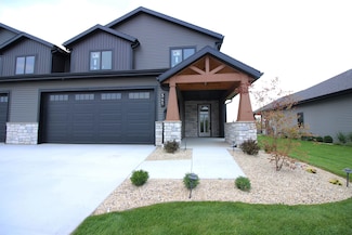 365 Ridge View Dr Unit 15, Milton, WI 53563