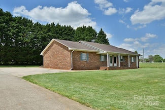 150 Glen-Gar Dr, Lincolnton, NC 28092