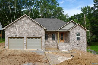 1392 Locust Dr NE, Arab, AL 35016