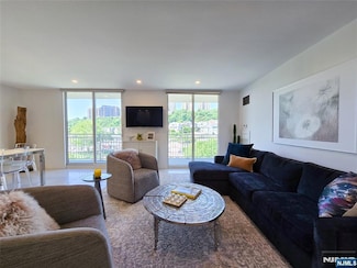 1077 River Rd Unit NO805, Edgewater, NJ 07020