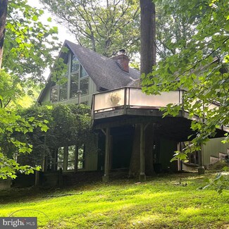 8300 Plum Creek Dr, Gaithersburg, MD 20882