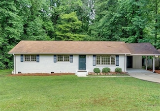 5689 Woodland Dr, Acworth, GA 30102