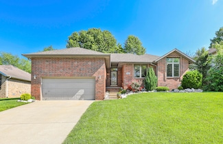 2349 W Nottingham St, Springfield, MO 65810