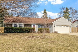 323 Arapahoe Trail, Carol Stream, IL 60188