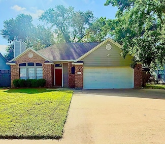 110 Beechwood St, Lake Jackson, TX 77566