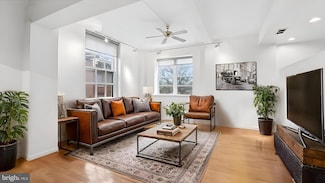 246 N 3rd St Unit 4CD, Philadelphia, PA 19106