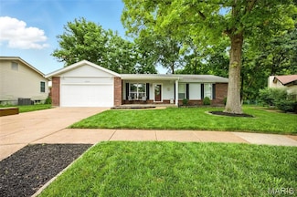 4205 Meadowgreen Trails Dr, Saint Louis, MO 63129