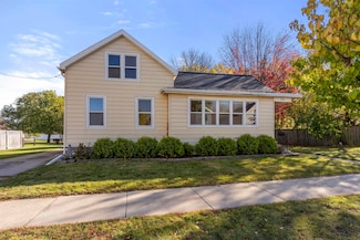 1726 Iowa St, Oshkosh, WI 54902