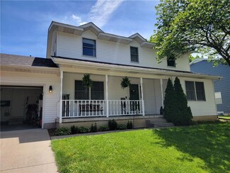 930 S Pine Hill Dr, Decatur, IL 62521