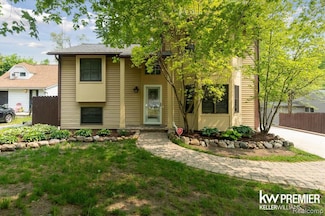 4022 Hazelett Dr, Waterford, MI 48328