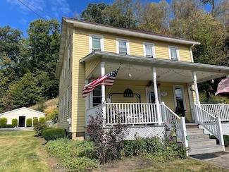 2520 Saylor School Rd, Hollsopple, PA 15935