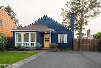 1860 S Edgewood St, Seaside, OR 97138