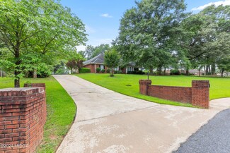 108 Falling Leaves Dr, Warner Robins, GA 31088