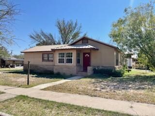 209 W 4th St, Iraan, TX 79744