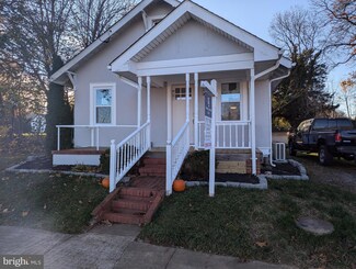 210 S Seminary St, Charles Town, WV 25414