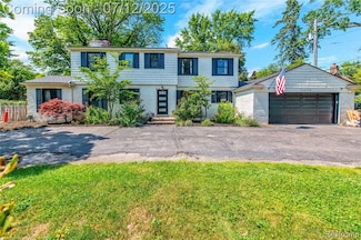 16635 E Jefferson Ave, Grosse Pointe Park, MI 48230
