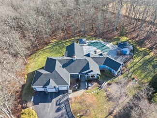 36 Thayer Ave, Narragansett, RI 02882