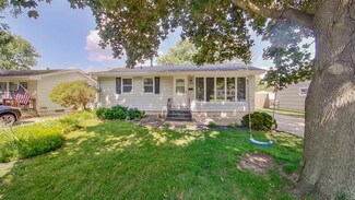 136 37th Ave NW, Rochester, MN 55901