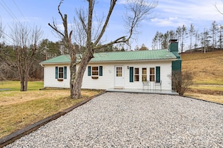 6814 Jacks Creek Rd, Green Mountain, NC 28740