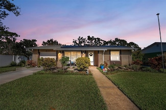 8037 Powder Horn Cir, Largo, FL 33773