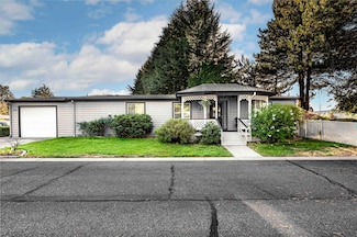 1010 Hemlock Ln, Grants Pass, OR 97527