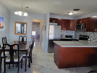 800 SW 11th Ave Unit 17A, Hallandale Beach, FL 33009