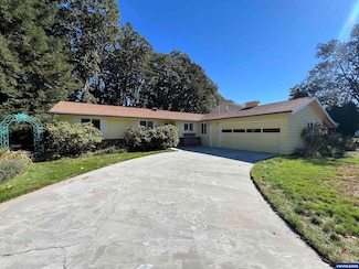 414 SW Westwood Dr, Dallas, OR 97338