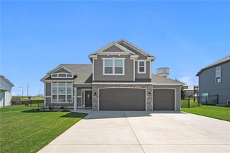 15513 Lakeside Dr, Basehor, KS 66007