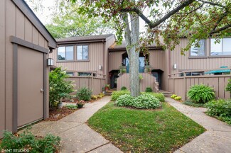 240 Bluff Ct Unit A, Barrington, IL 60010