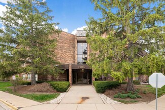 3110 Pheasant Creek Dr Unit 201, Northbrook, IL 60062