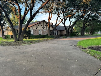 110 Rockett Ln, Red Oak, TX 75154