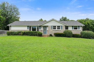 909 Woods Lake Dr, Madison, TN 37115
