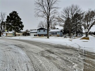 1202 Columbia Dr, Bismarck, ND 58504
