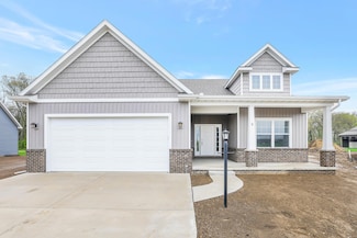4 Forest Dr, Monticello, IL 61856