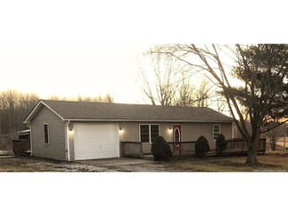 4075 E Trainer Ln, Pekin, IN 47165