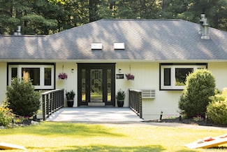 439 Lake Dr, Rhinebeck, NY 12572