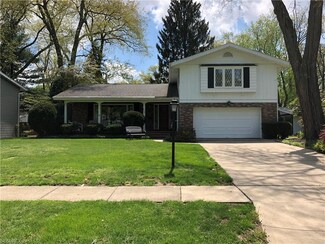 468 Tamiami Trail, Akron, OH 44303