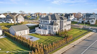 15 Anderson St, Monmouth Beach, NJ 07750