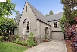 1562 Trestle Glen Rd, Oakland, CA 94610