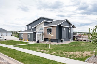 1717 Prairie Hawk Dr, Bismarck, ND 58503