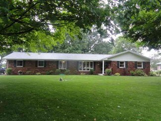 7106 W Crestwood Dr, Delphi, IN 46923