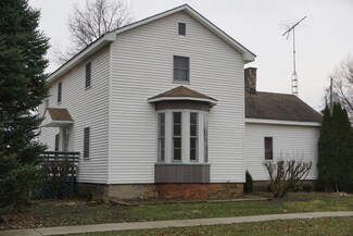 302 W 2nd St, Gilman, IL 60938