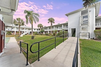 4746 Azalea Dr Unit 105, New Port Richey, FL 34652