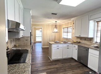 800 Western Hills Dr, Sherman, TX 75092