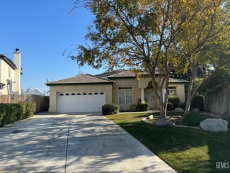 526 Lewisham St, Bakersfield, CA 93311