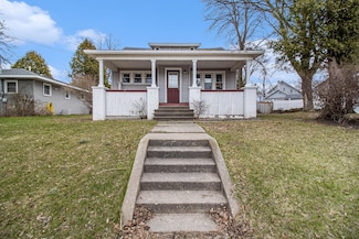 55 Cypress St, Manistee, MI 49660