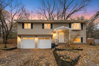 1949 Orchard Dr, Stevensville, MI 49127